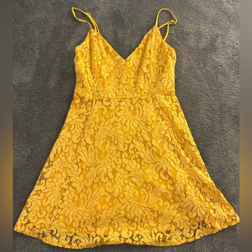 lulus beautiful yellow skater dress, size M but fits a size small as well